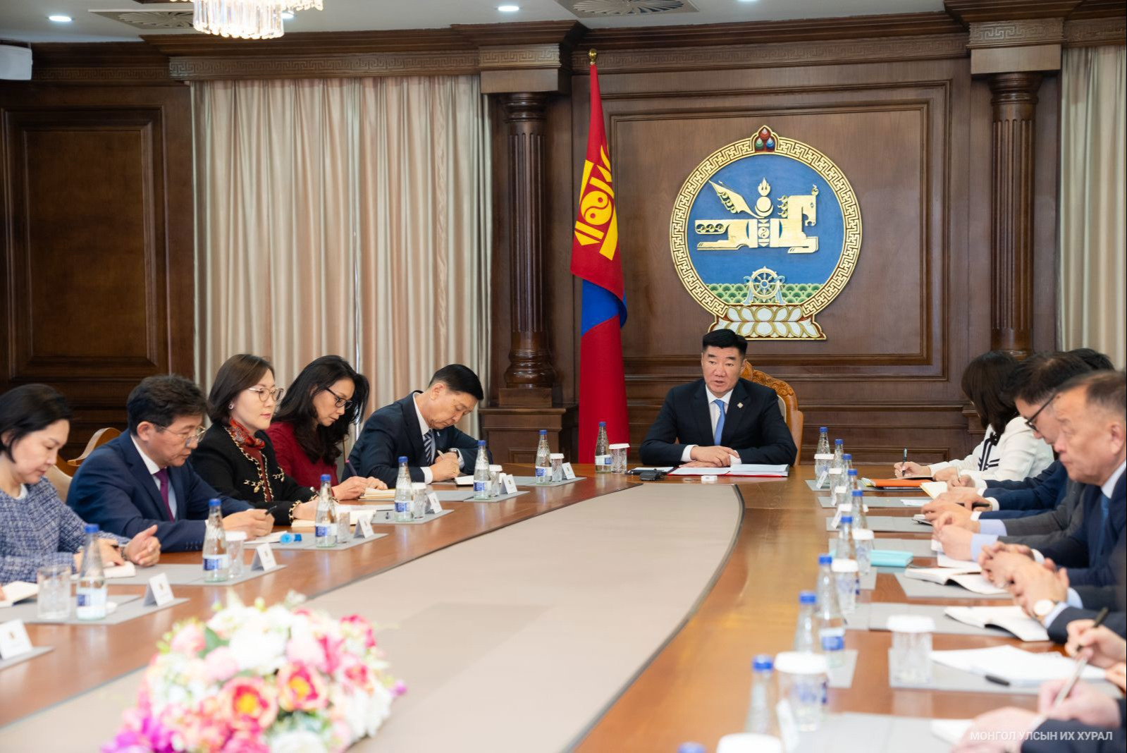 УИХ-ын дарга С.Бямбацогт: Хилийн чанадад суугаа монголчуудын эрх ашгийг нэн тэргүүнд тавьж, эдийн засгийн харилцааг эрчимжүүлэхэд анхаарах шаардлагатай